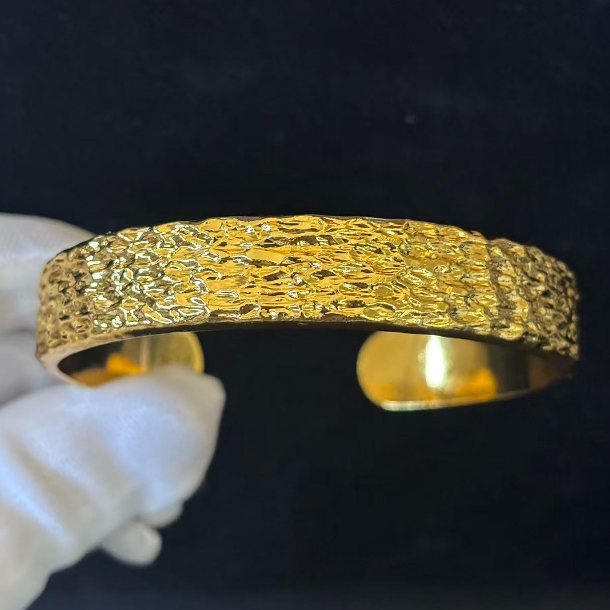 Vintage Cuff Bracelet Bangle Gold-plated (NOT SURE) No mark, 8 inch (adjustable)