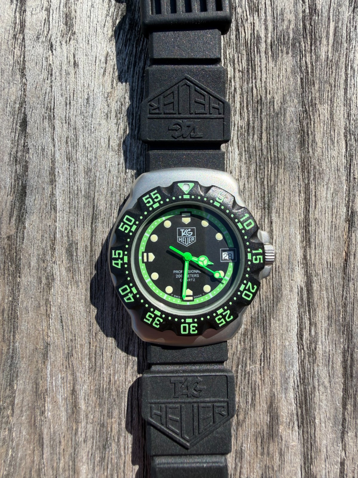 Vintage TAG Heuer Formula 1 Green & Black 34 mm Professional 200M