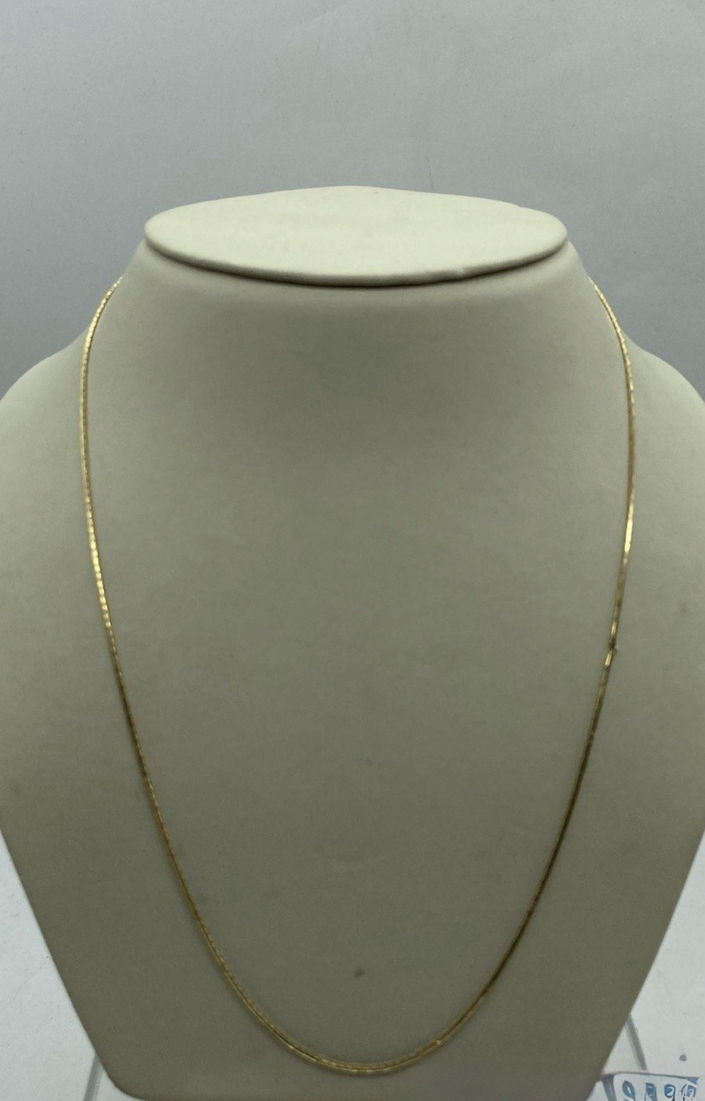 14 Kt 18 Inch .7mm Diameter Snake Yellow Gold Chain 2.9 Grams