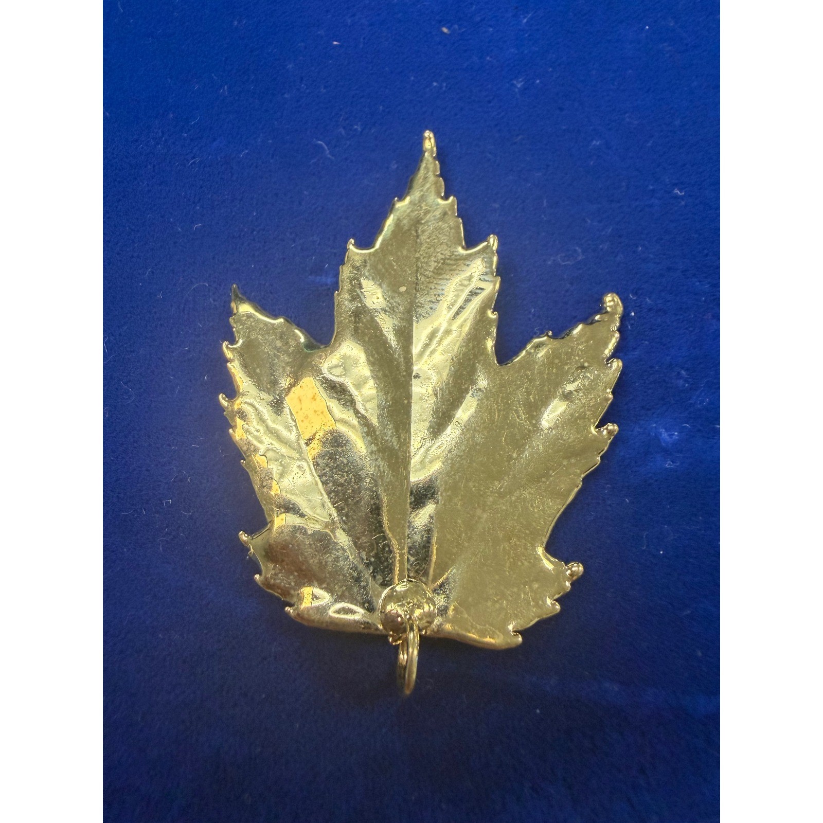 Gold Tone Maple Leaf Pendant Textured Botanical Autumn Nature Jewelry