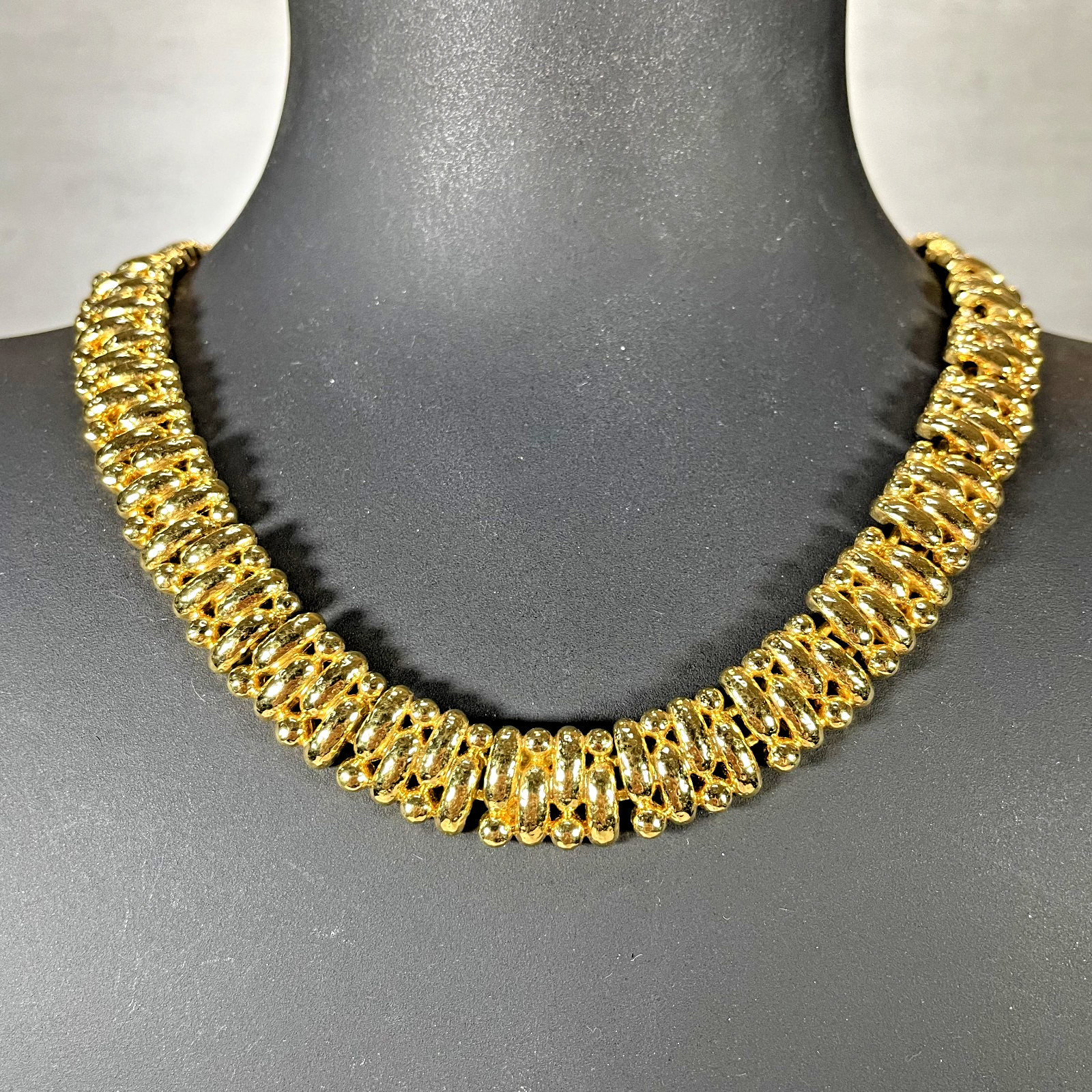 VTG Signed Trifari Gold Tone Statement Necklace Ribbed Link Collar Runway Glam