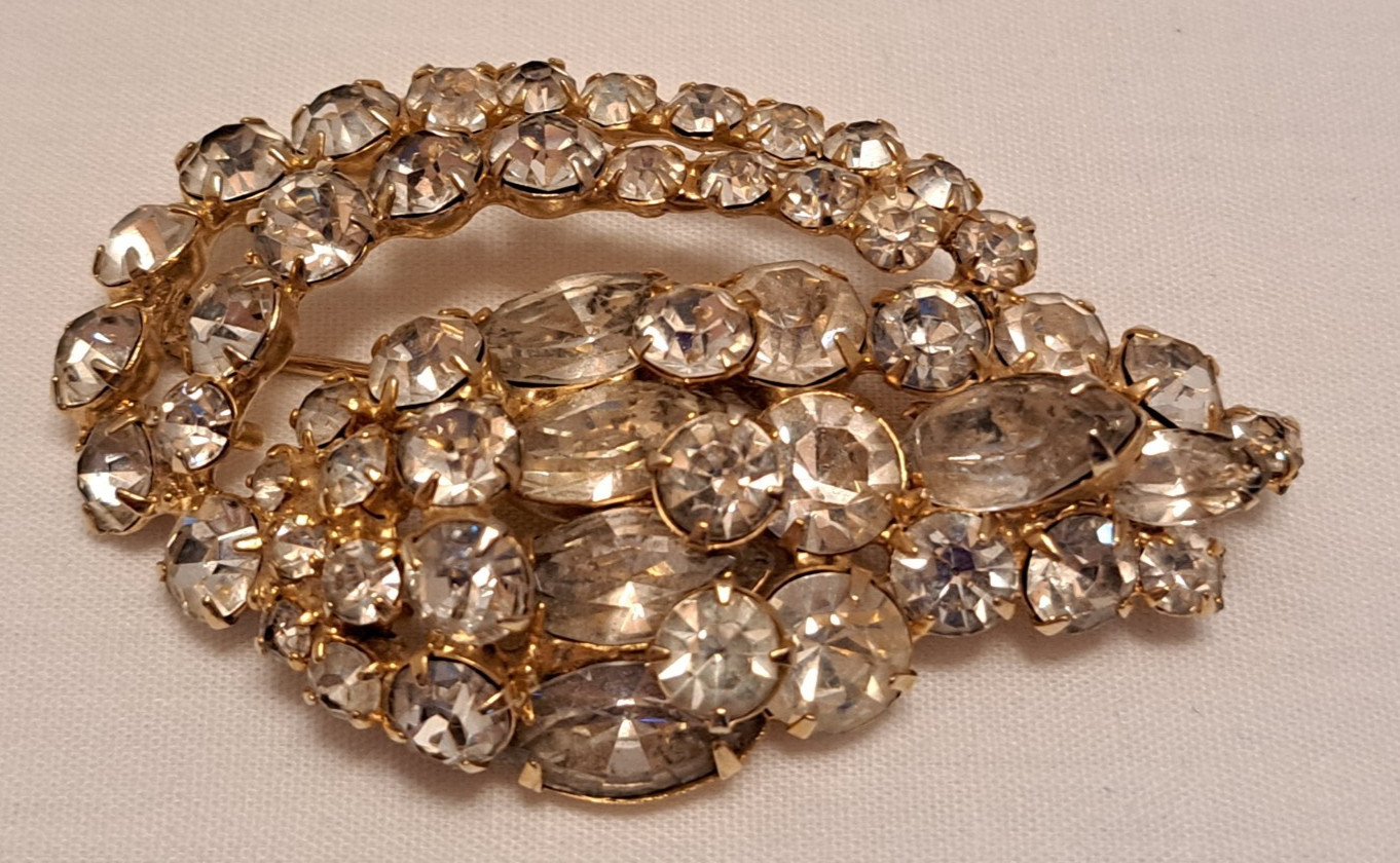 Impressive Vintage Clear Marquise &Mixed Cut Rhinestone Leaf Brooch 2.5″ no mark