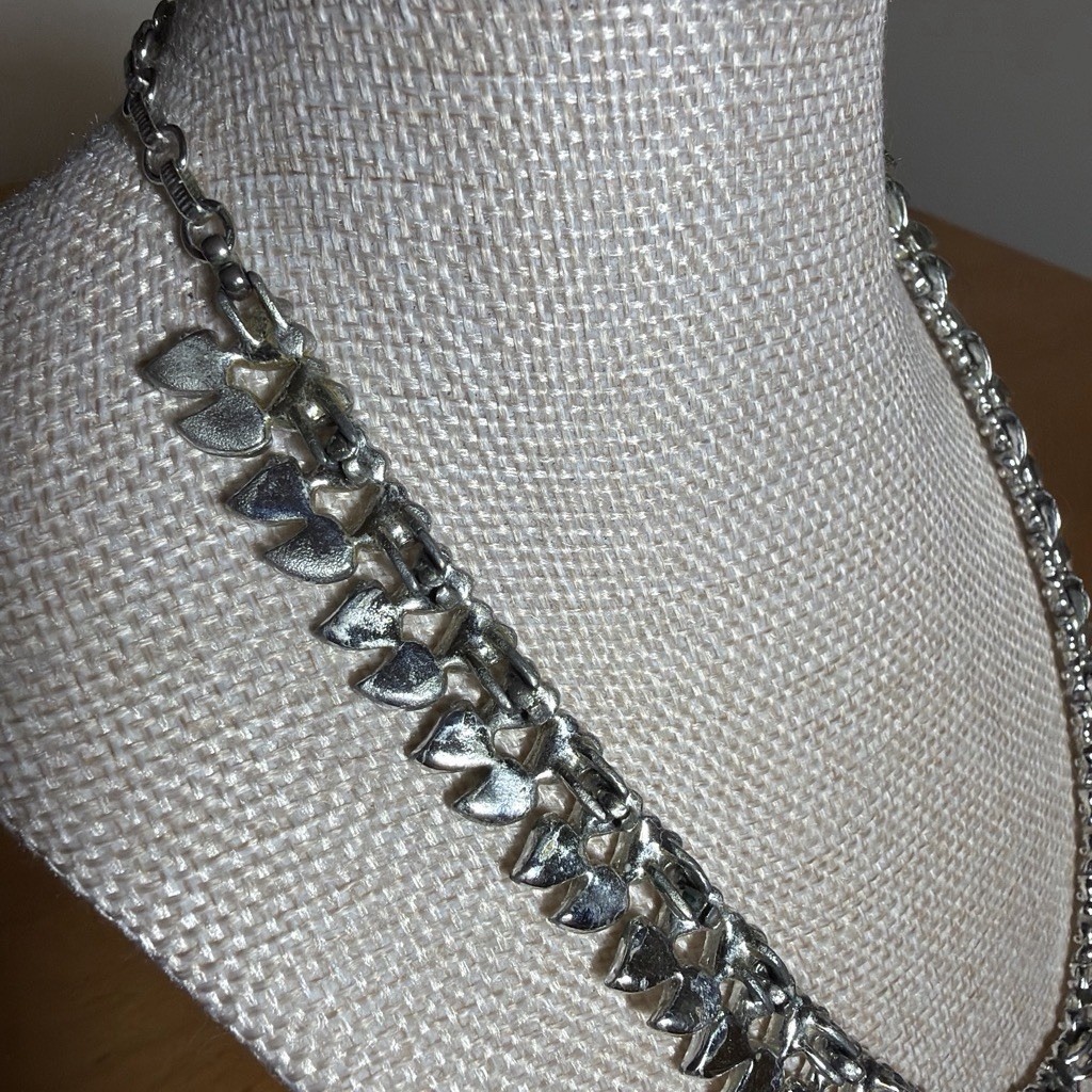 Vintage Coro Silver Tone Statement Leaf Link Chain Necklace 18” Hook Closure