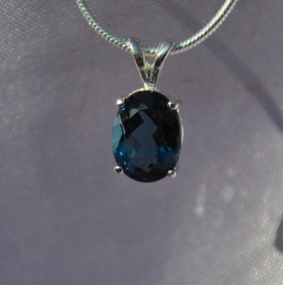 9mm X 7mm OVAL SHAPE LONDON BLUE TOPAZ PENDANT- .925 STERLING SILVER