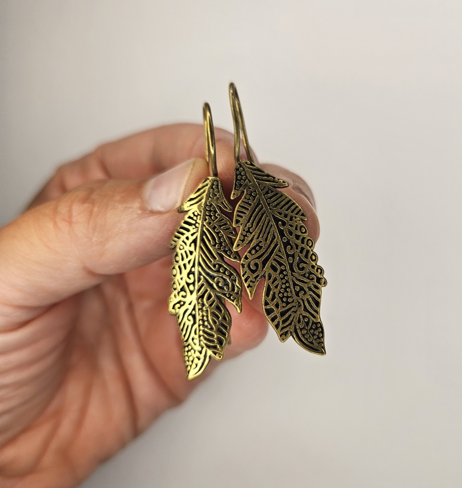 Brass Gold Tone Leaf Dangle/Drop Hook Earrings Metal Nature Theme