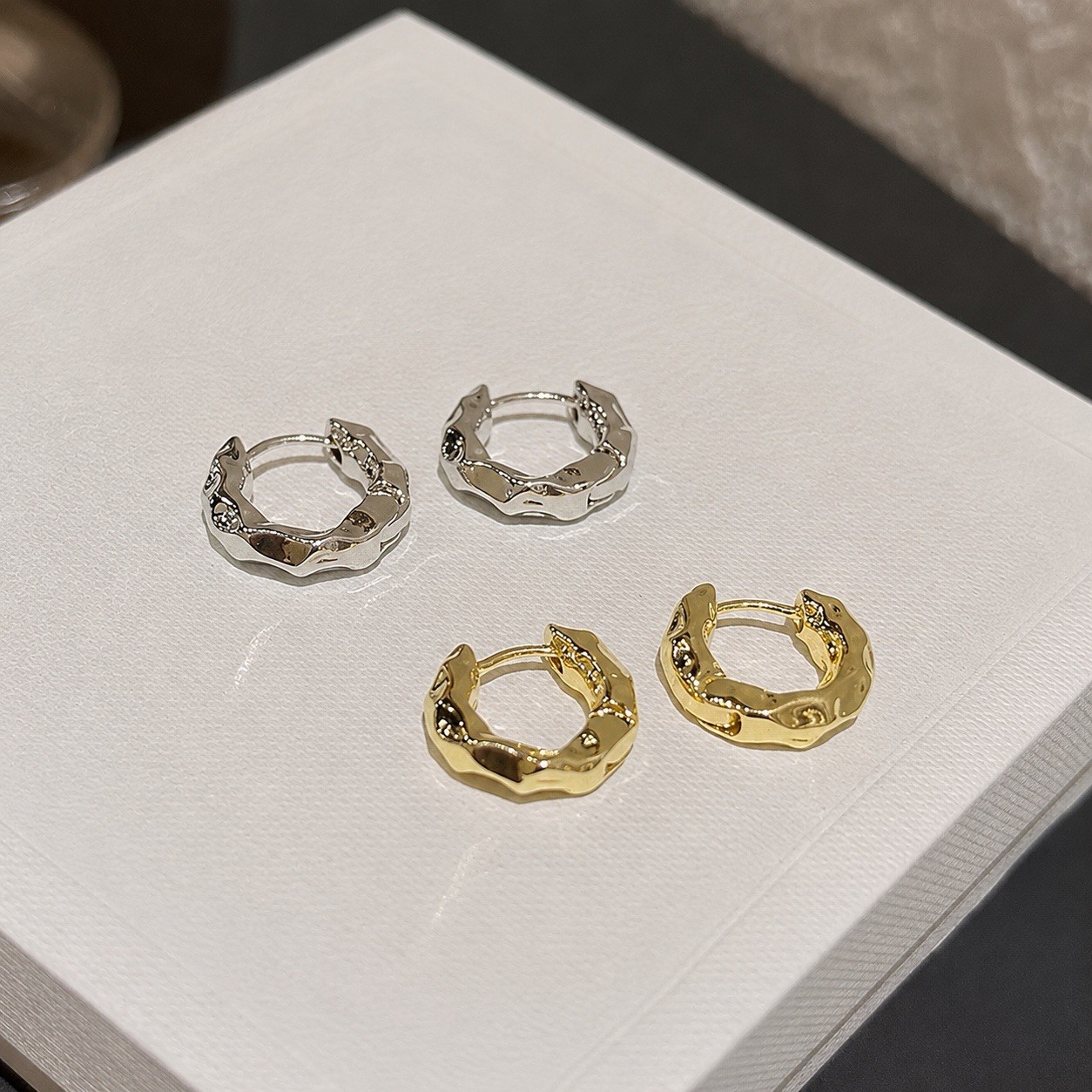 Hammered Hoop Earrings Chunky Huggie Earrings for women girls EA150