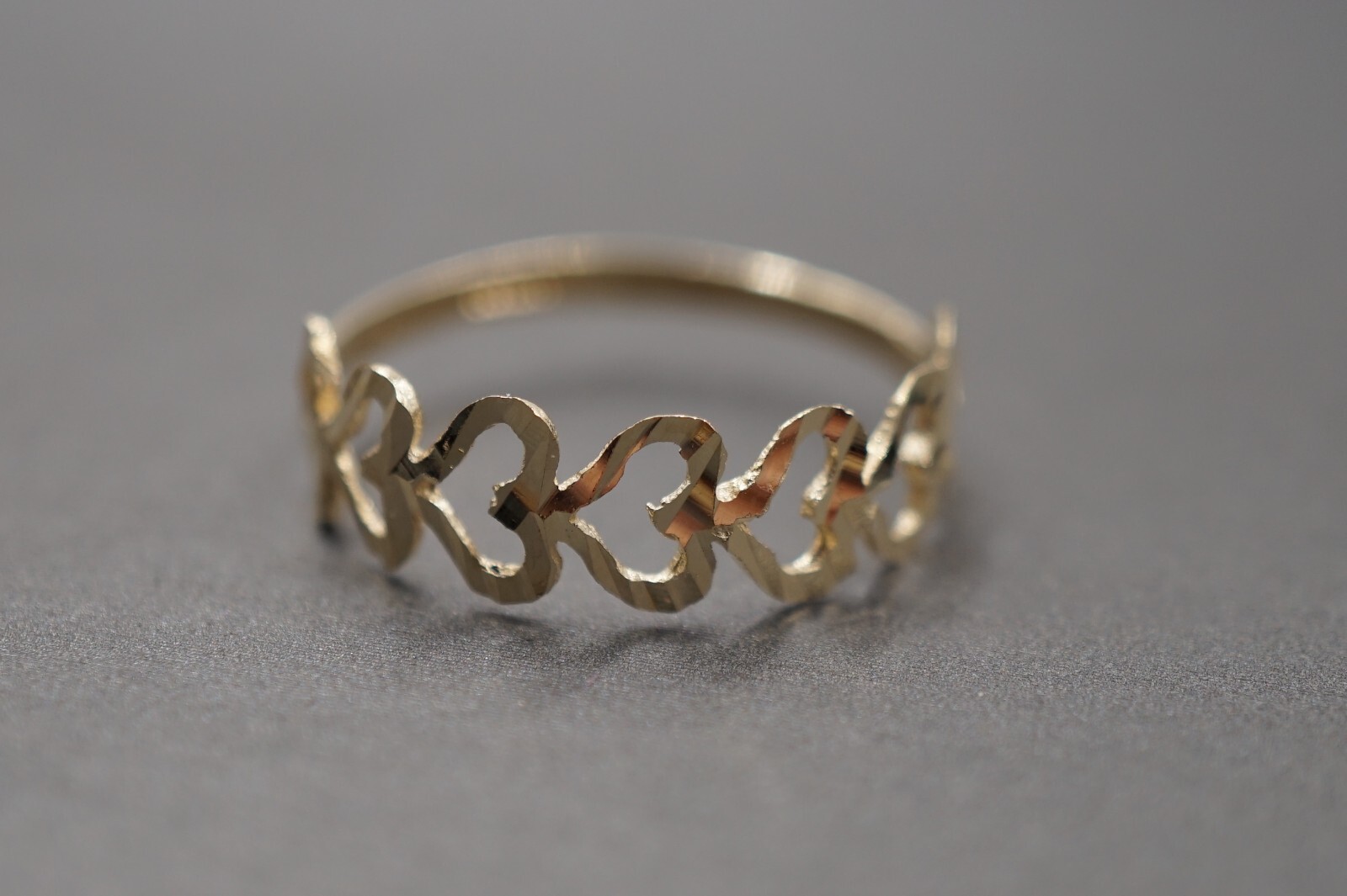 10K Solid Yellow Gold 5.8MM Diamond Cut Shine Seven Heart Band Ring. Size 7