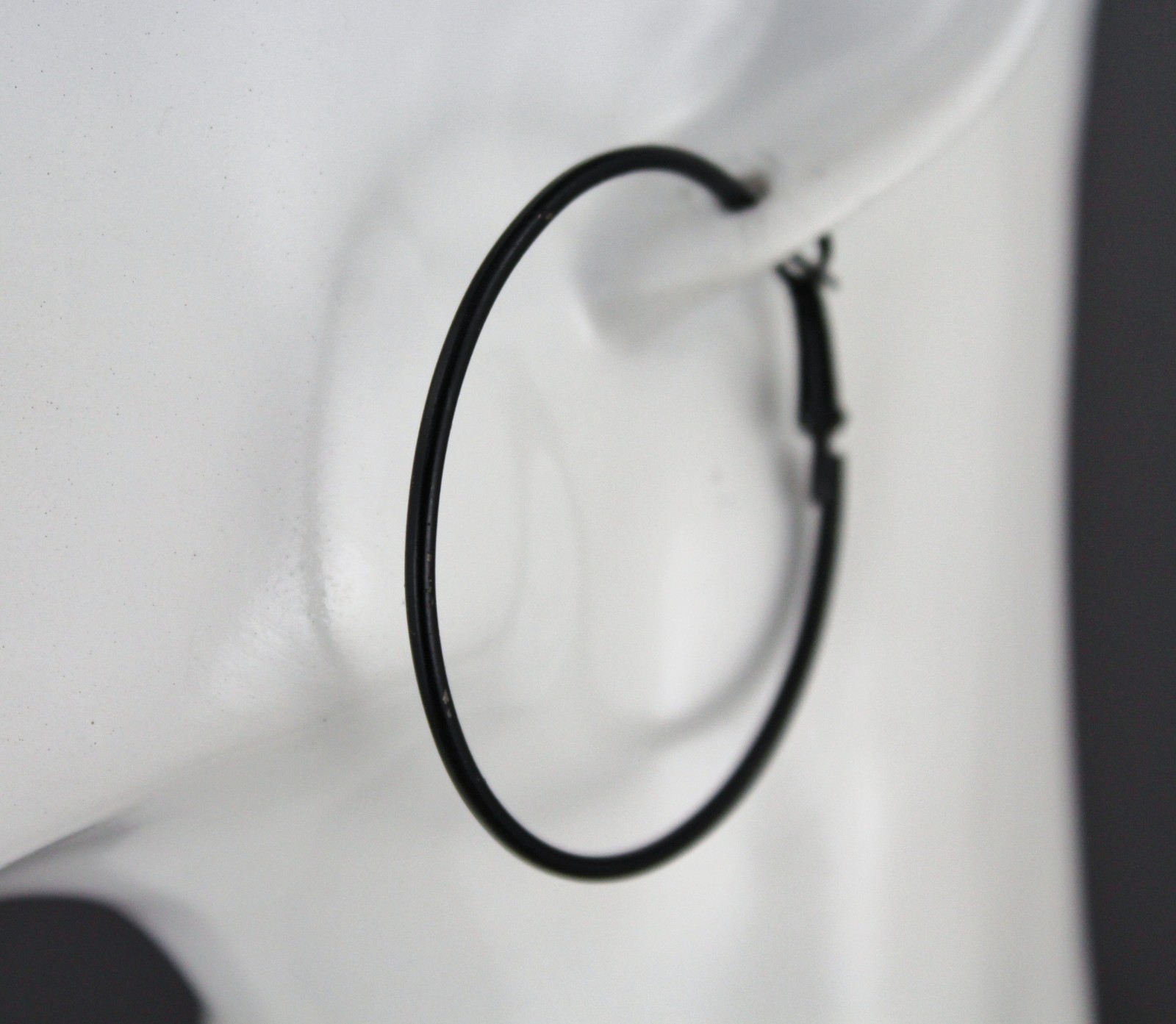 2 pair hoops earrings set hoop Black Silver leverback 1 7/8″ wide thin wire