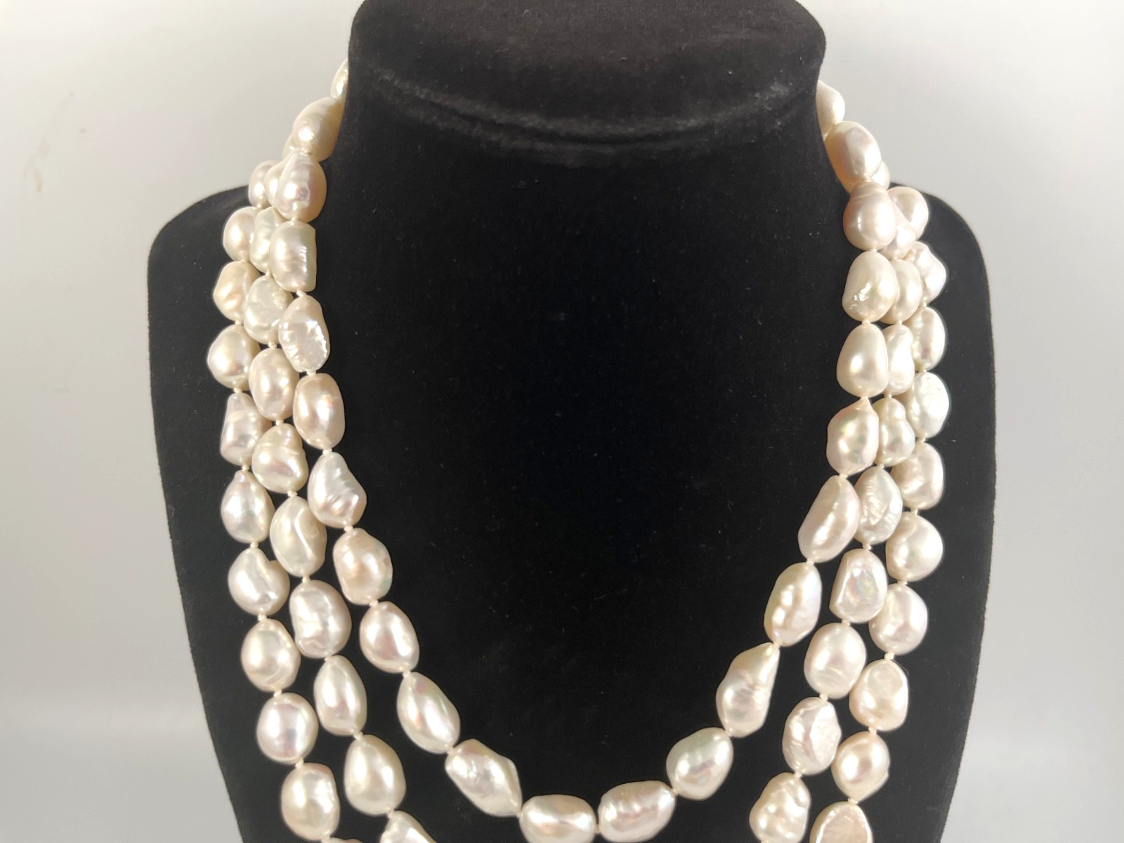 14K (585) YELLOW GOLD THREE ROWS BAROQUE PEARLS NECKLACE 19in