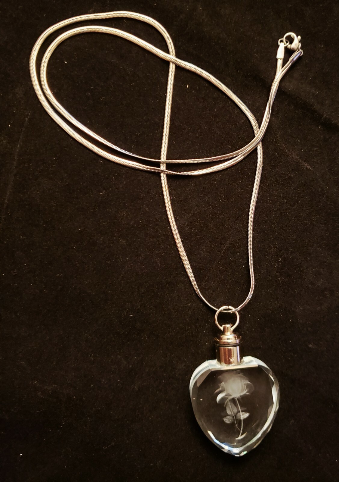 Anniversary Gift/Birthday Gift Necklace LED Lights Up Beautiful Red Rose Heart