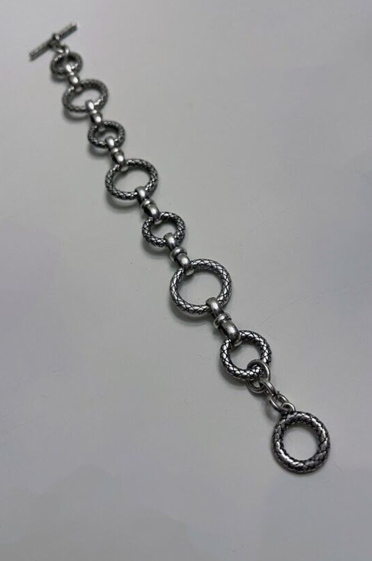 8.5 in silver tone bracelet interlocking ring chain circles different sizes