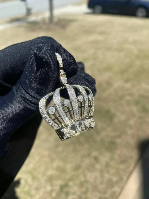 Attractive 2Ct Round Cut Simulated Diamond Crown Shape Pendant In 925 Silver