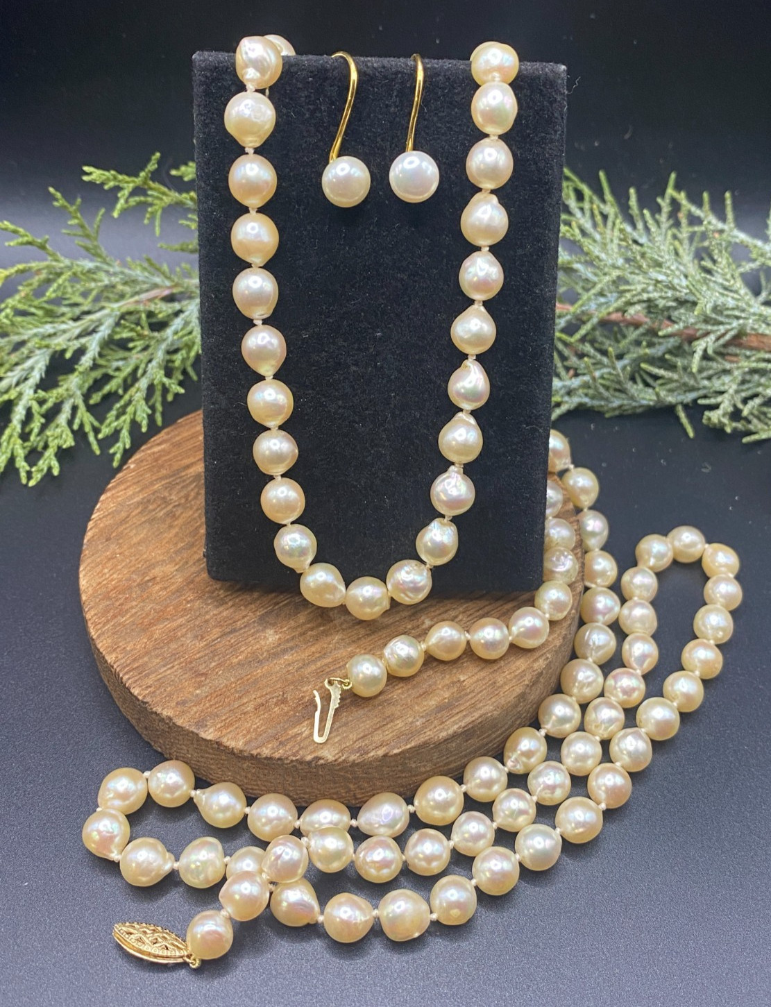 VTG 14kt gold, hand knotted, lustrous ivory 36″ South Seas pearl necklace, E/R’s