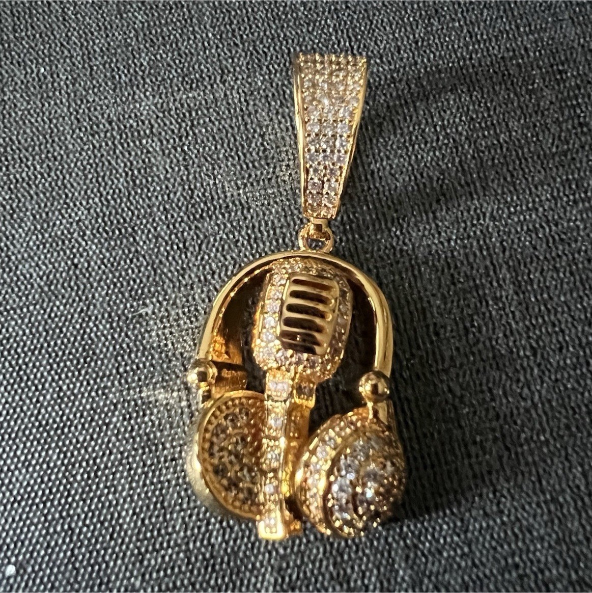 Gold 14k plated over stainless steel with 5A CZ iced out Headphones Mic Pendant