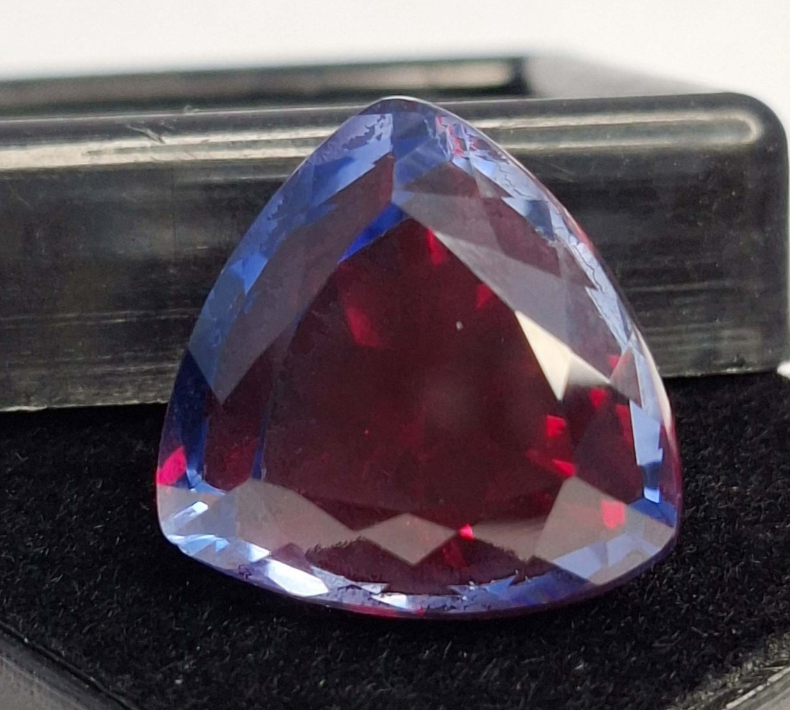 Pitambari Sapphire Trillion Cut 17-19 Ct Natural Certified Loose Gemstone RK873