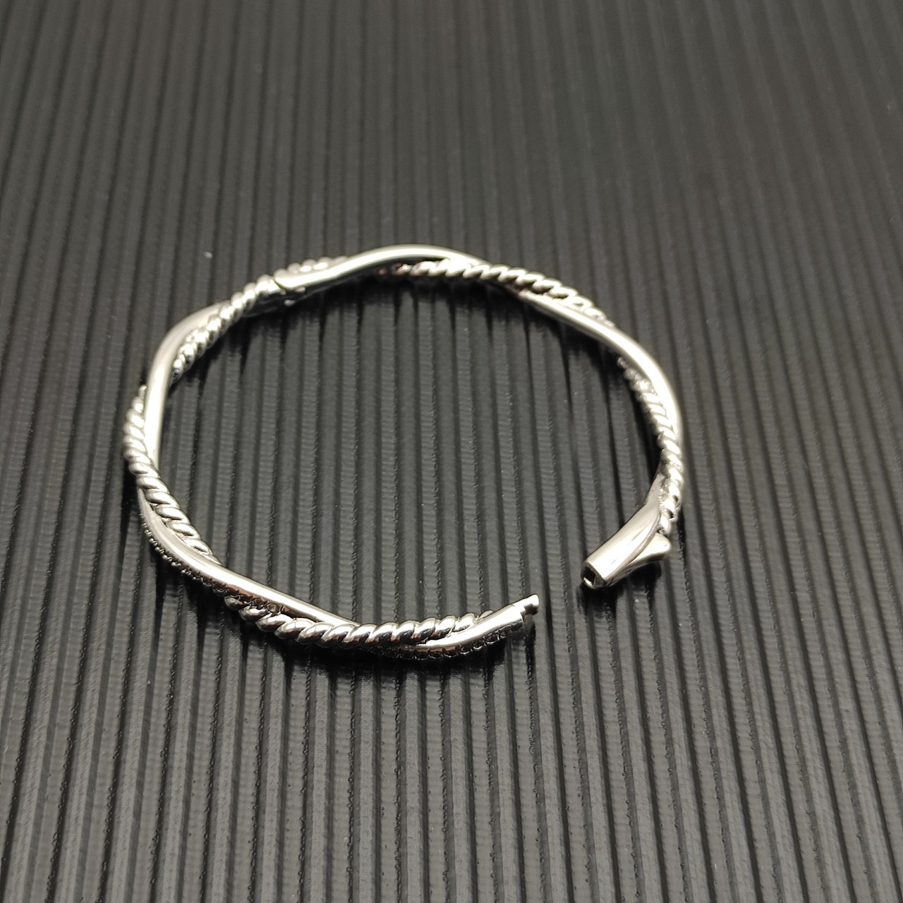David Yurman 4.4mm Petite Infinity Bracelet Sterling Silver with Diamonds Medium