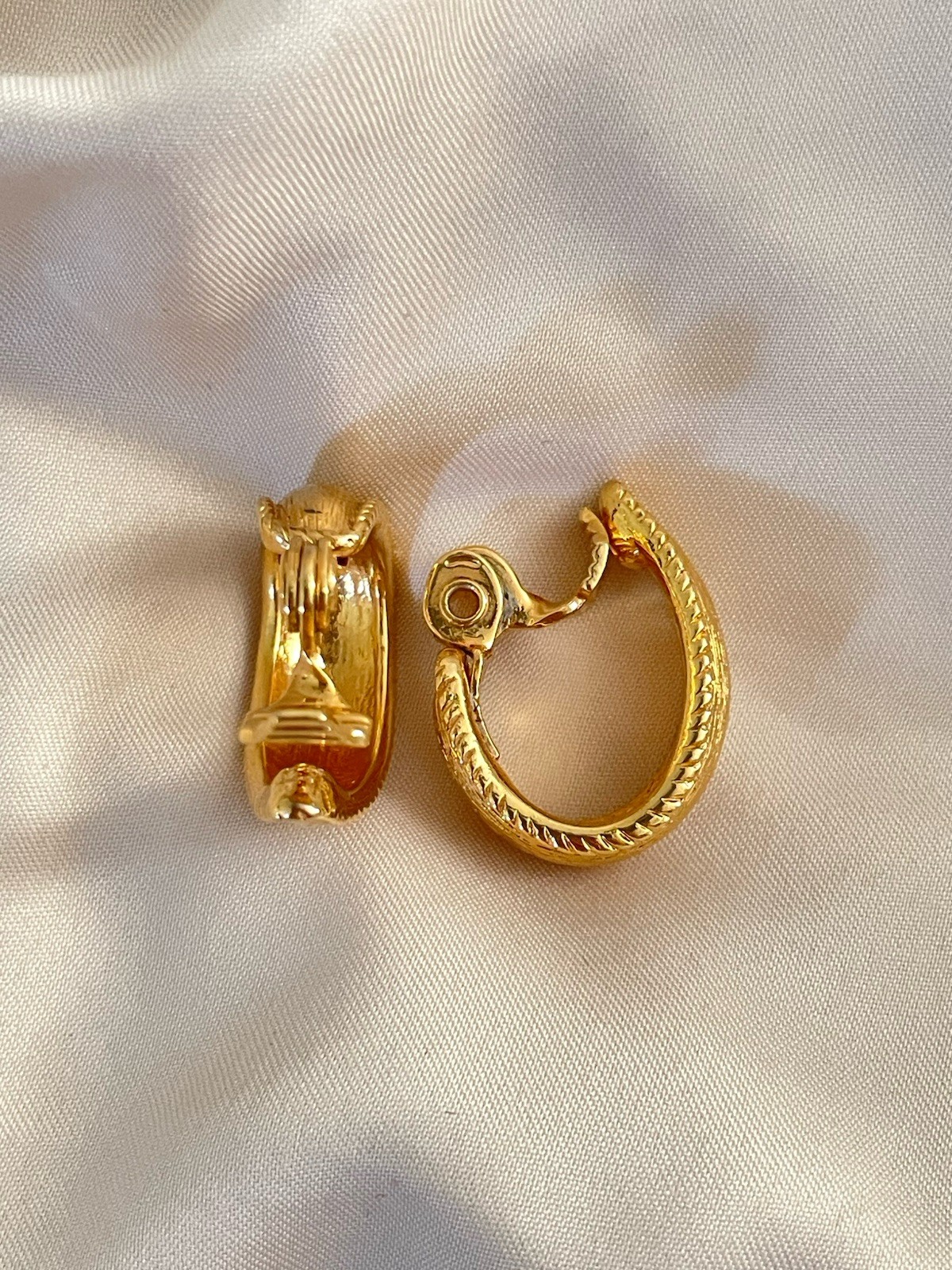 Vintage Signed Monet Gold Tone Textured Ribbed Teardrop Clip-on Earrings