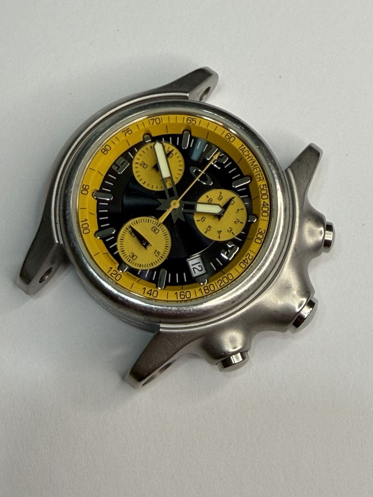 Oakley Holeshot Watch Head Yellow Dial. Oakley Hole Shot Watch’s Case X-Metal