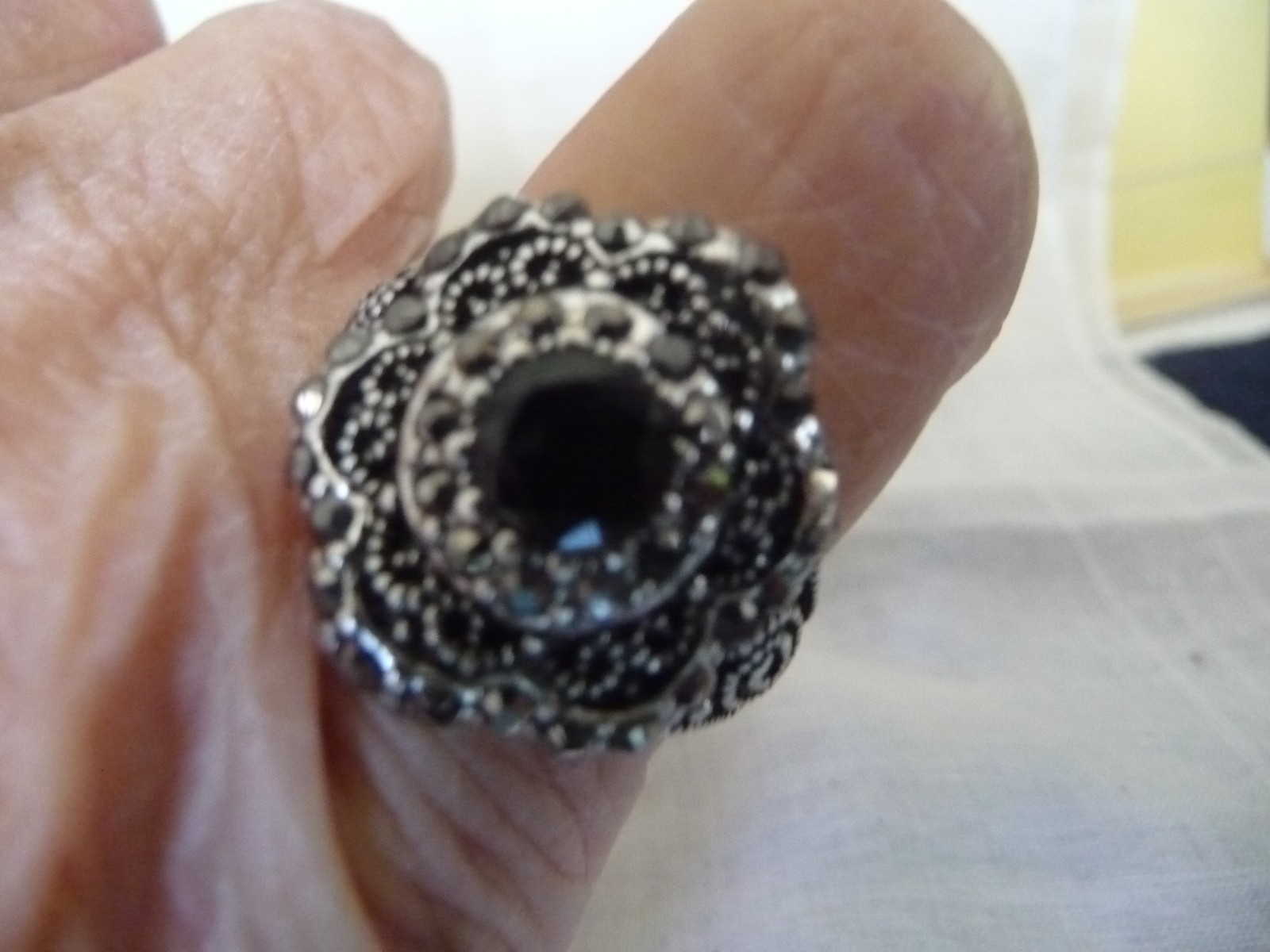 TEXTURED SILVER TONE FRAMED BLACK STONES W RHINESTONE AS IS SZ 8.5 RING #24/7-5