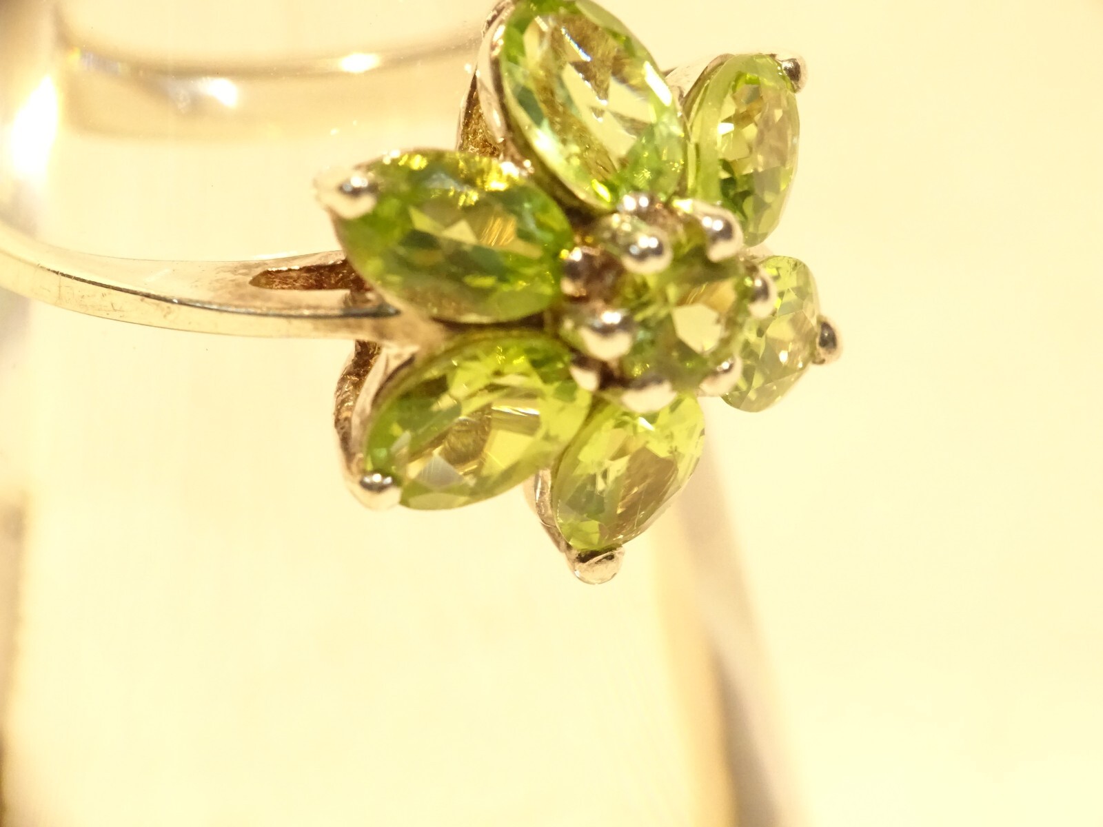 Very Nice Sterling Silver Light Green Tourmaline Classic Flower Size 6 Ring