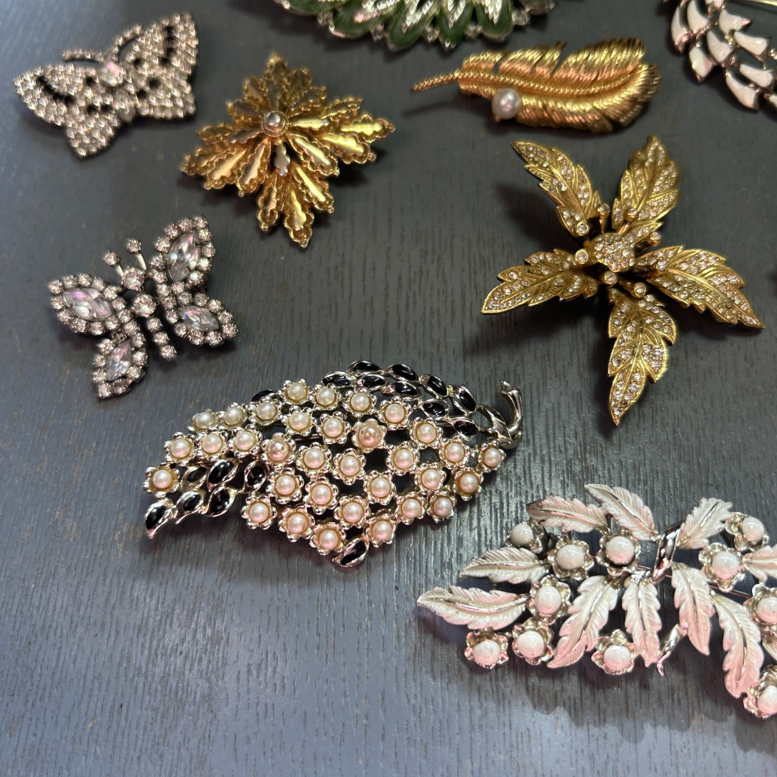 Collection Vintage Brooches Complete 12 In Total all intact