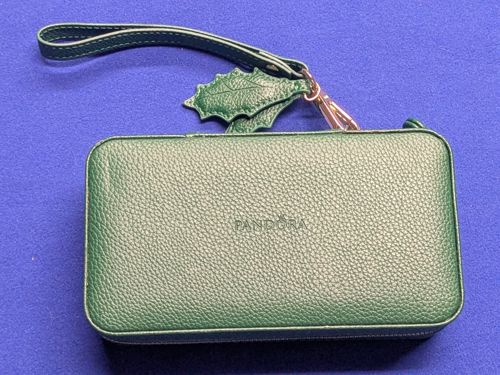 PANDORA Limited Edition Green Leather Travel Jewelry Case Wristlet Pouch Leaf.