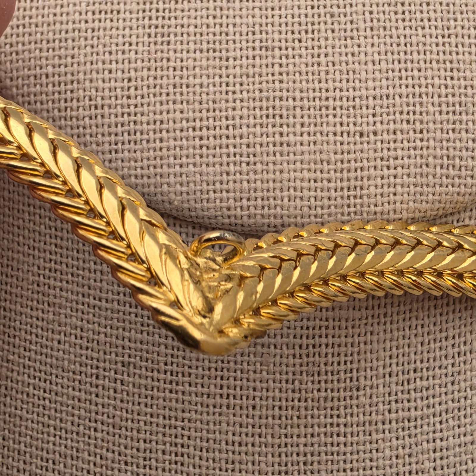 Vtg V Neck Chevron Thick Semi Rigid Chain Necklace Gold Tone 17″ READ 7.8mm
