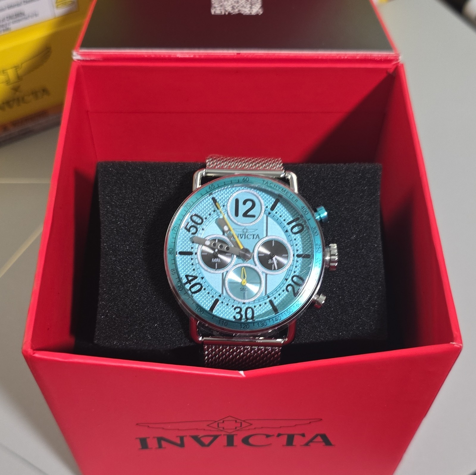 Invicta Quartz Chronograph Tachymeter Blue Dial Silver Steel Mesh Watch Box
