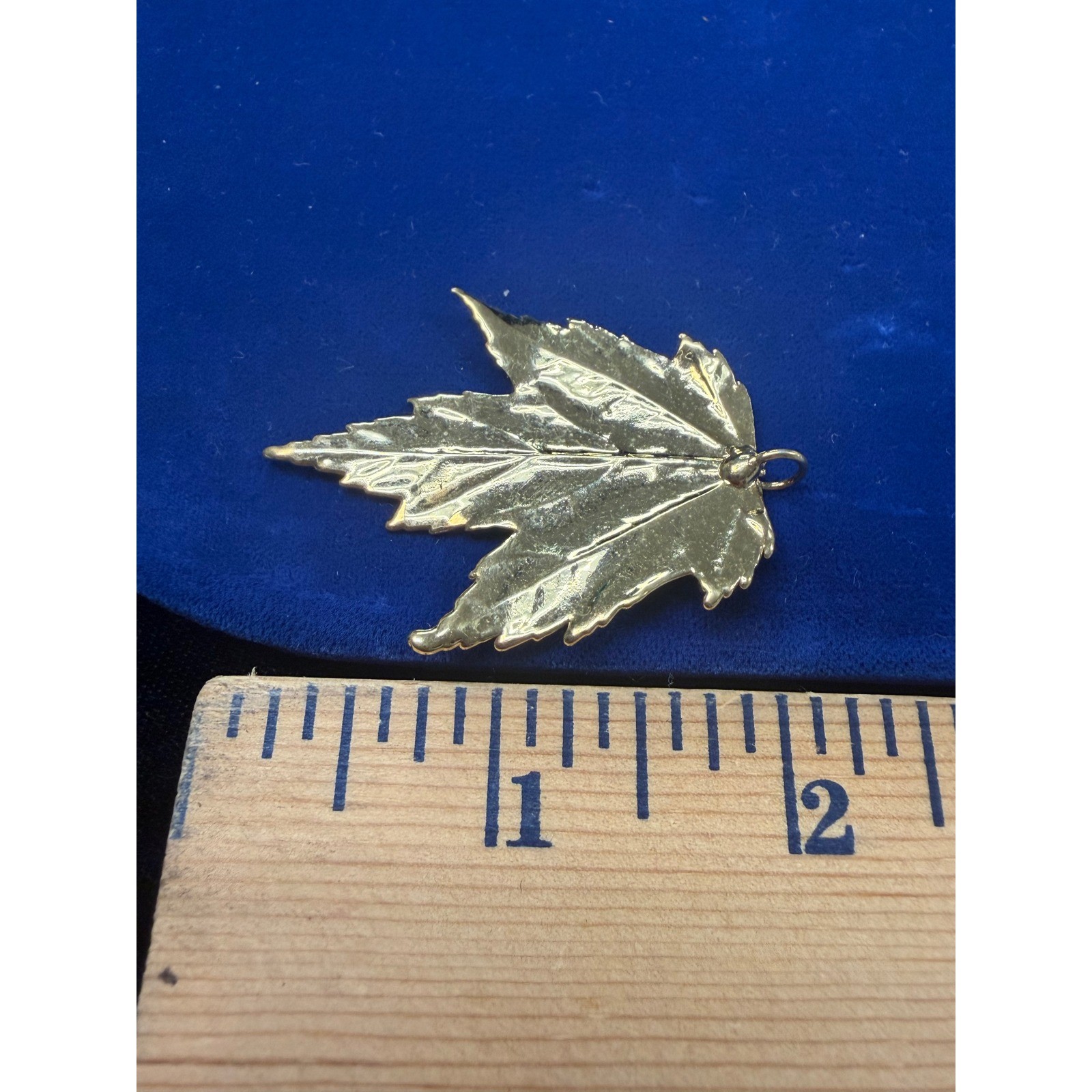 Gold Tone Maple Leaf Pendant Textured Botanical Autumn Nature Jewelry