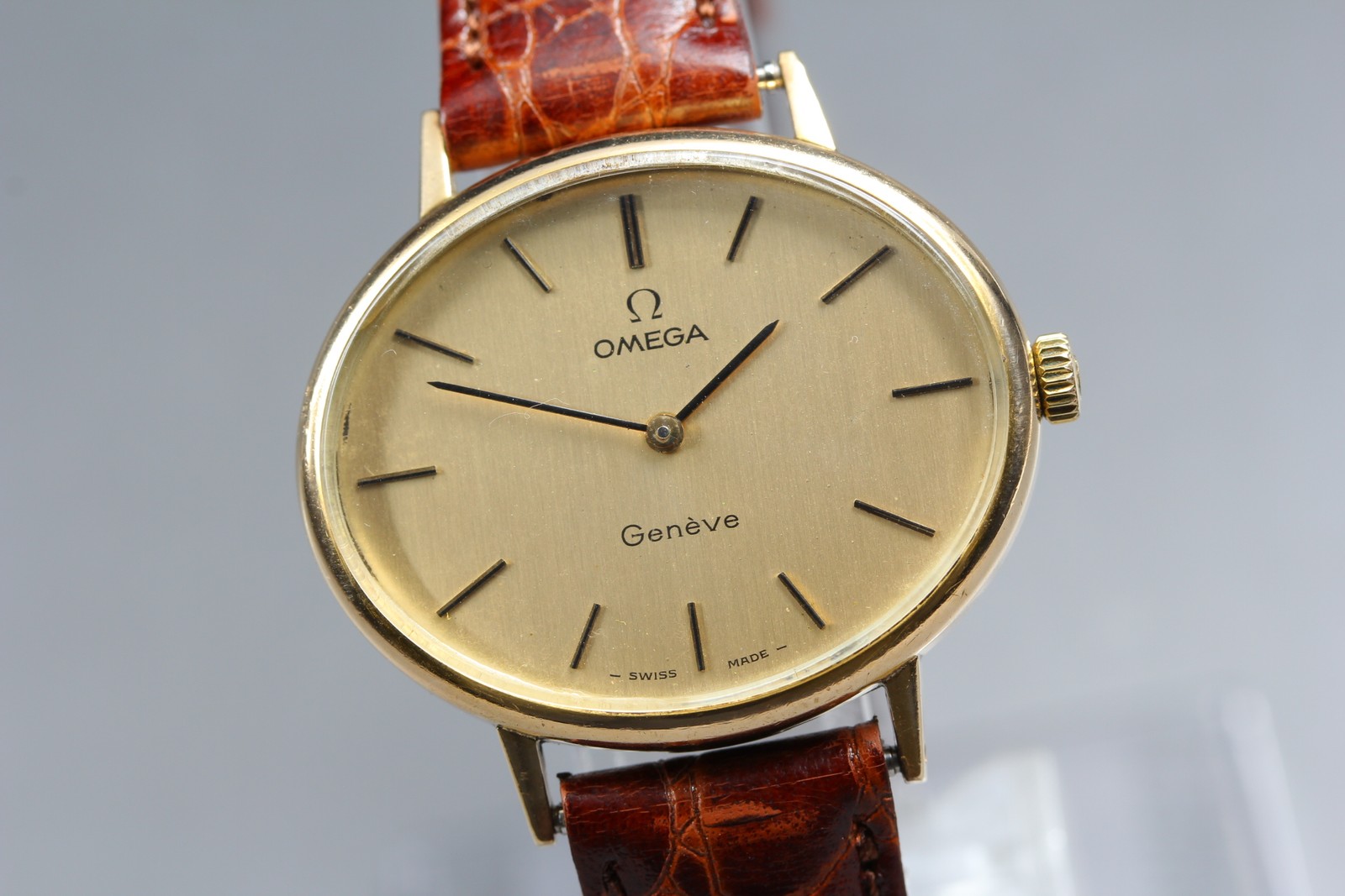 1974 OMEGA Geneve Cal.625 Manual Wind Gold Dial Oval Women’s Watch [Near MINT]
