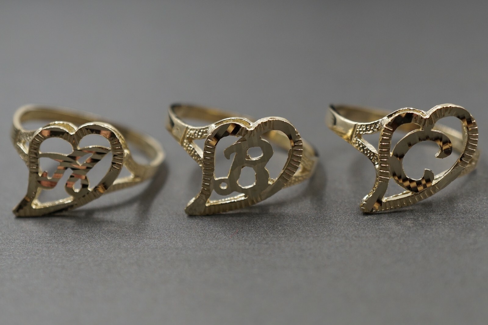 10K Solid Yellow Gold 0.6″ Diamond Cut Heart Initial Letter Band Ring. Size 6.5