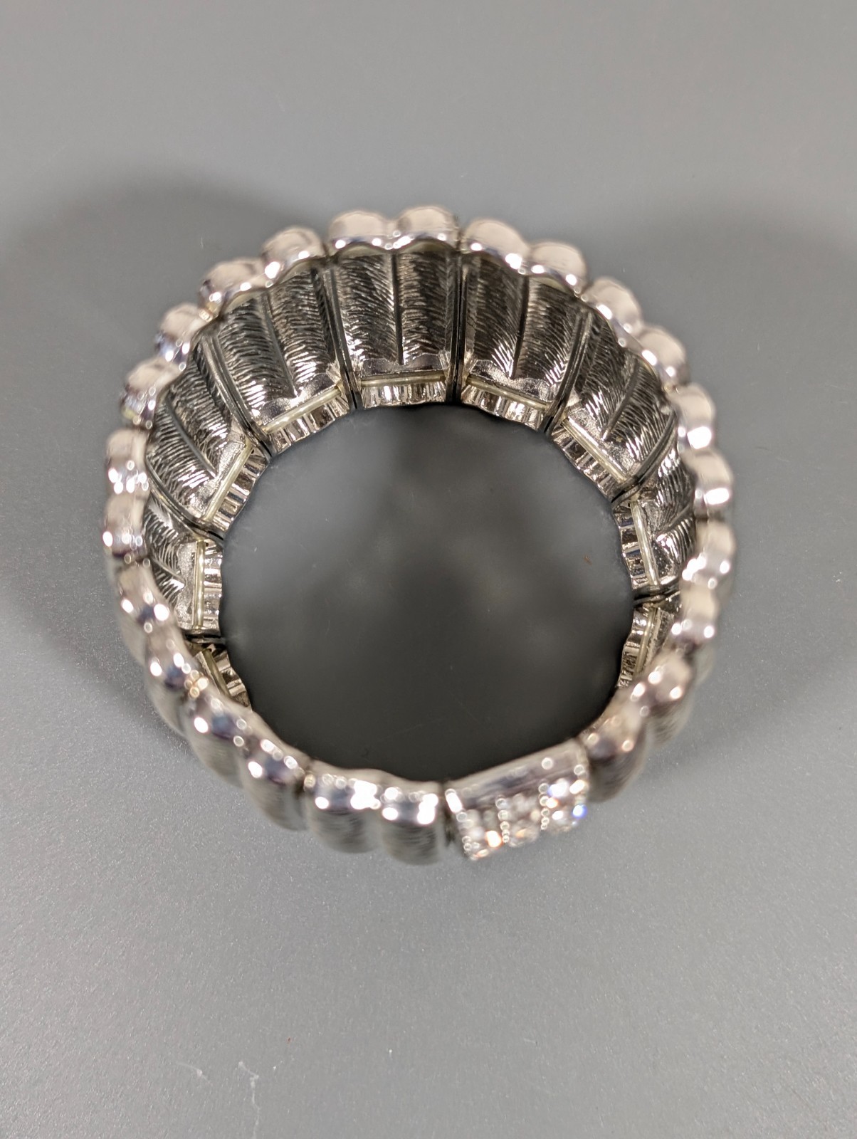 Wide Silver Tone Rhinestone Bracelet Textured Stretch Modernist 6.5 in
