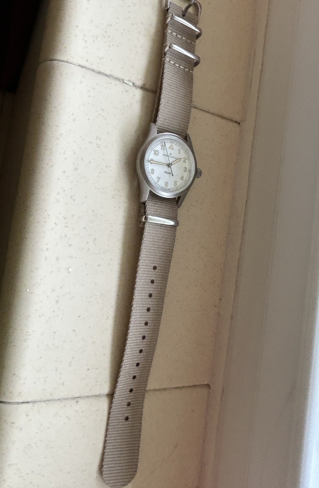 Hamilton Khaki Field Quartz Watch Case – 33 mm H69301910 – Complimentary Strap
