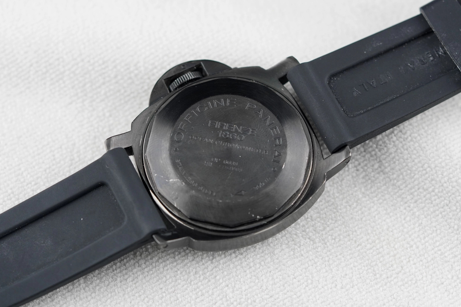 Panerai Luminor Gmt Automatic Black Dial on Leather PAM00088