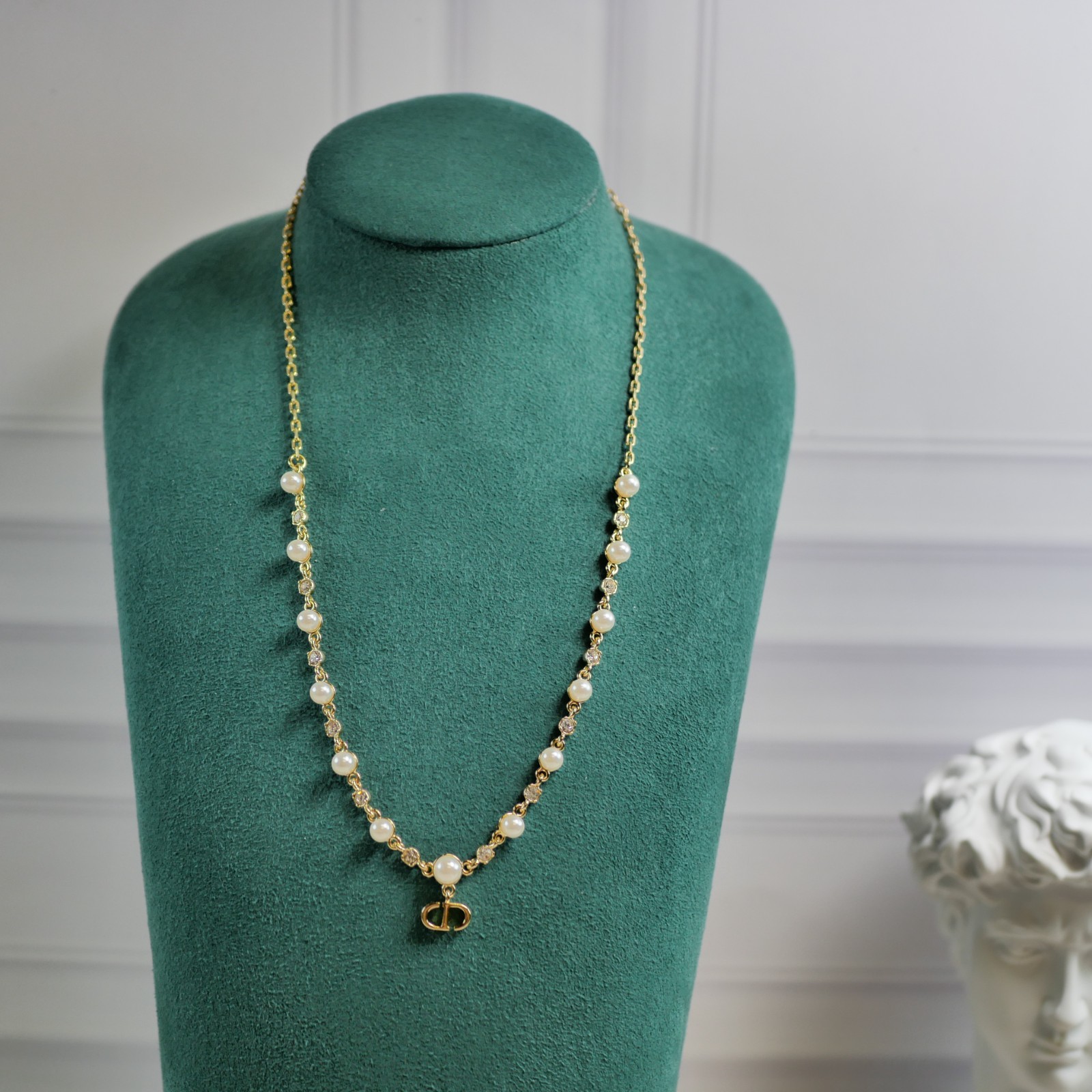 Dior 30 Montaigne CD Pearl Necklace Gold Tone 19″ Box Dust Bag