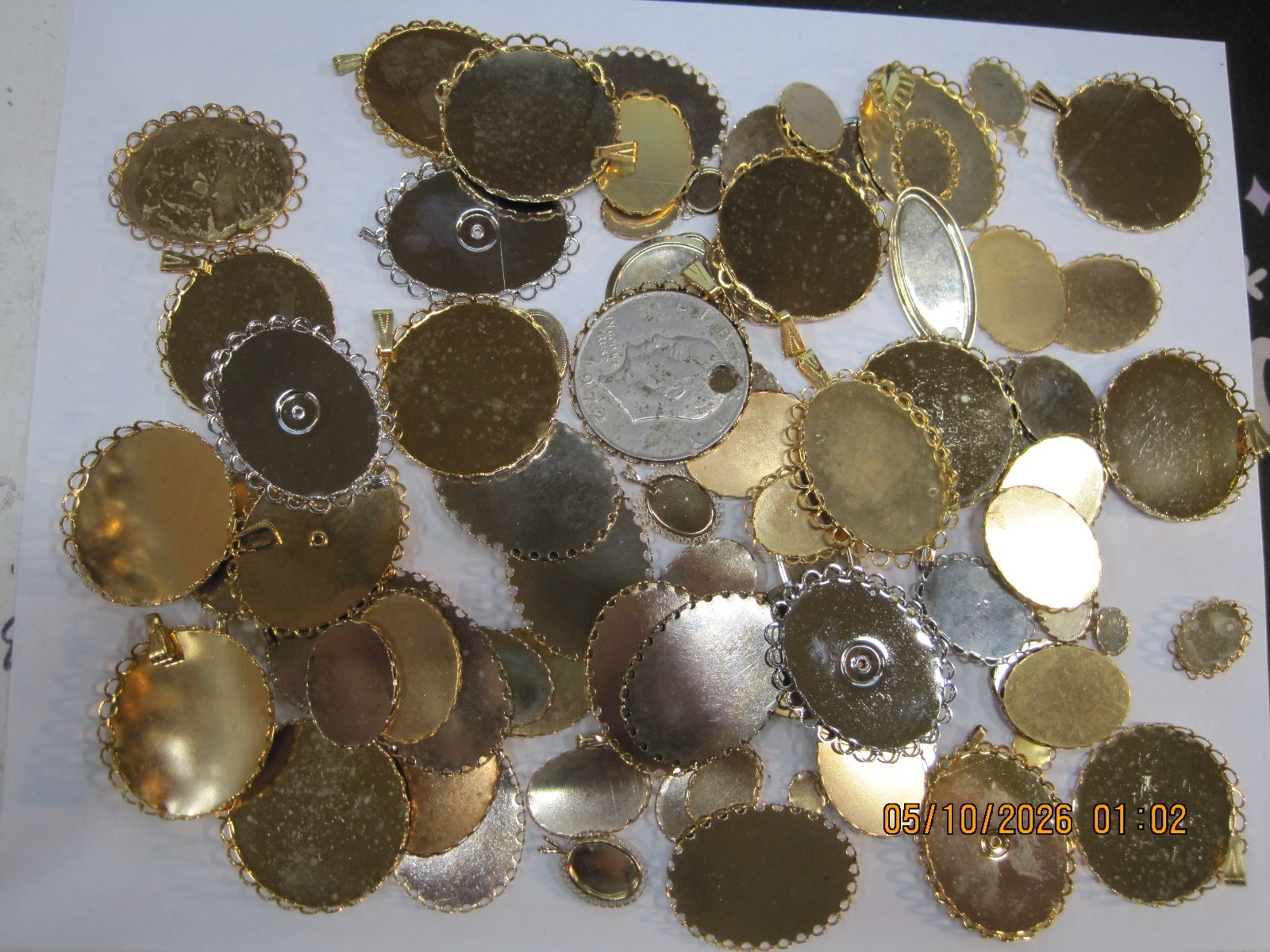 60 + Bezel cups GOLD & SILVER TONE machine made gallery & OTHER bezel CUPS MIX