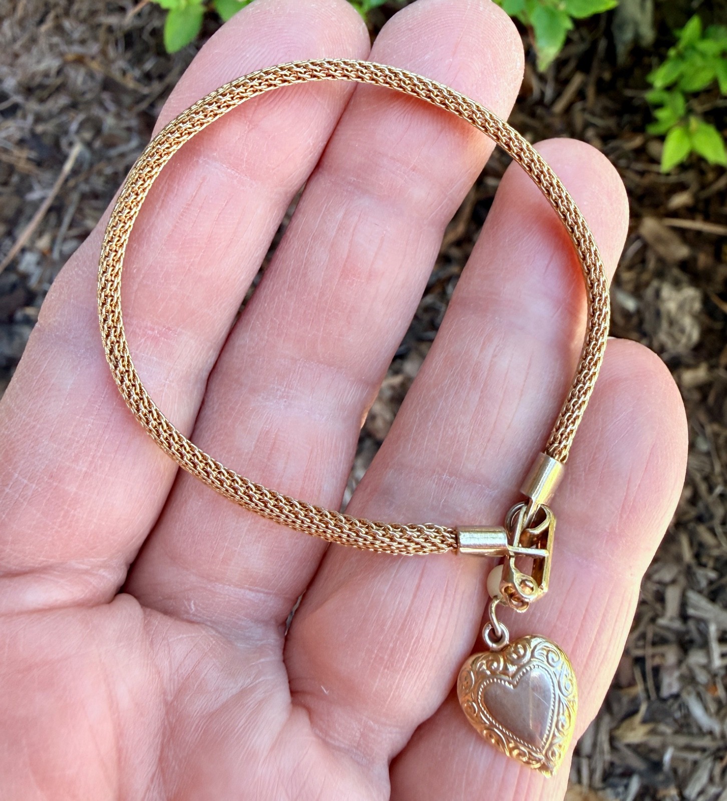 Vintage Sarah Coventry Signed Gold Tone Mesh Bracelet With Dangle Heart Charm
