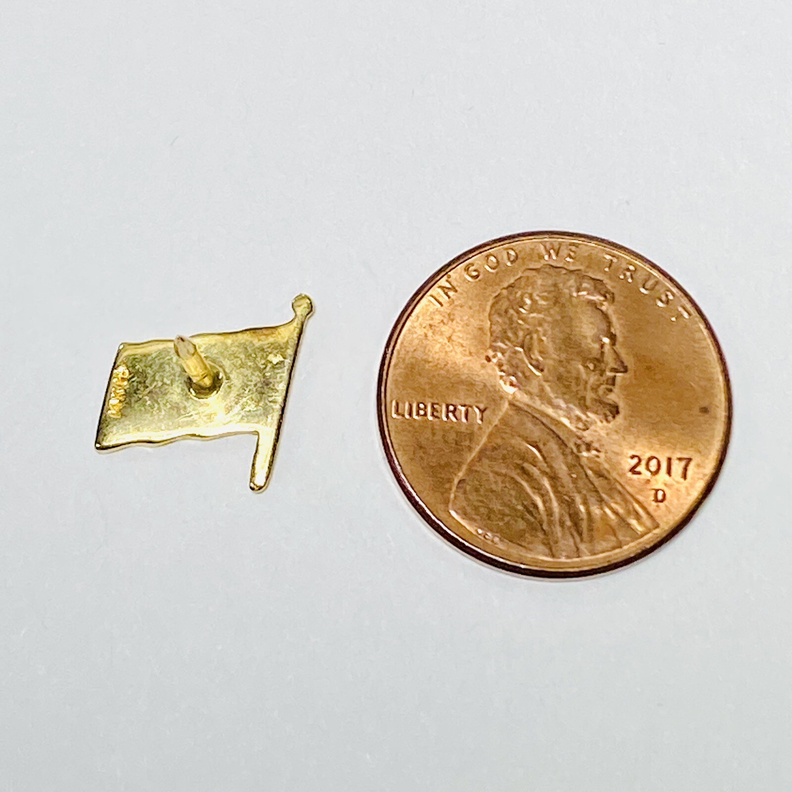 14K Yellow Gold Enamel 12-Star USA American Flag Lapel Pin No Back 0.65g