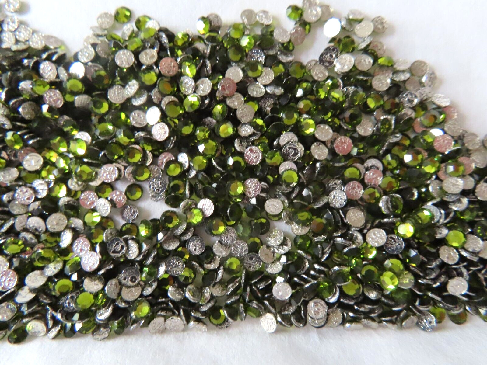 Full pack 1440 Preciosa Hot fix Flatbacks 12ss Olivine