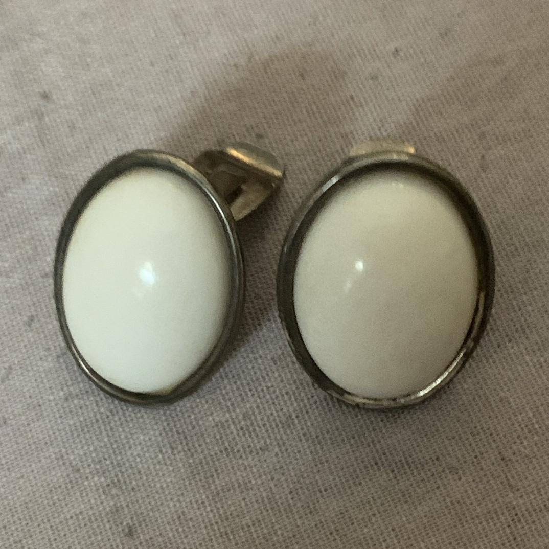 Men’s Silver Tone Metal Oval White Domed Cabochon Cufflinks Flip Top