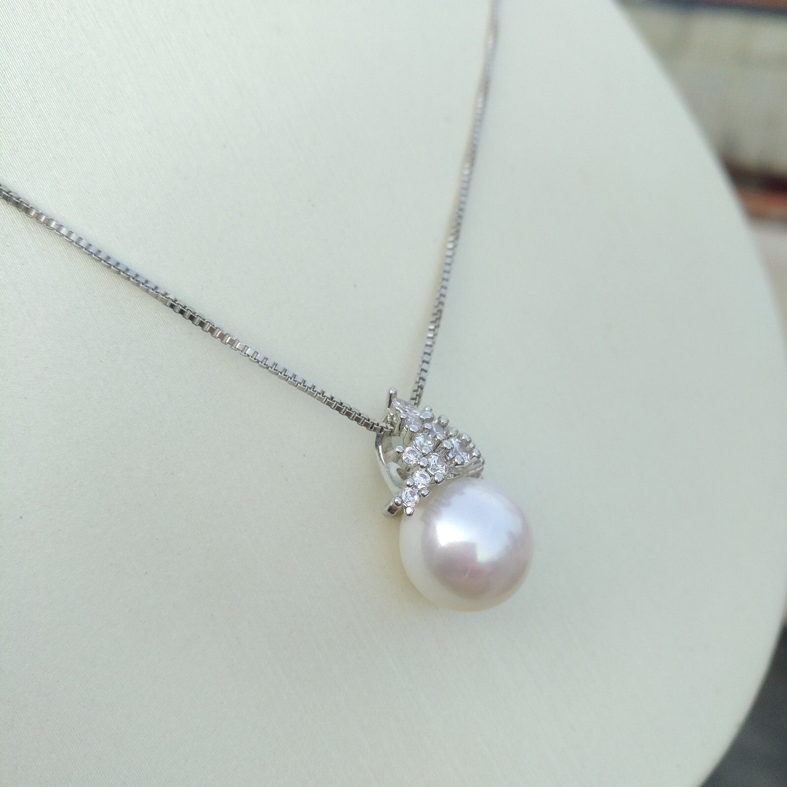 Gorgeous AAA 10-11mm Round South Sea White Pearl Pendant Necklace 18″ Silver