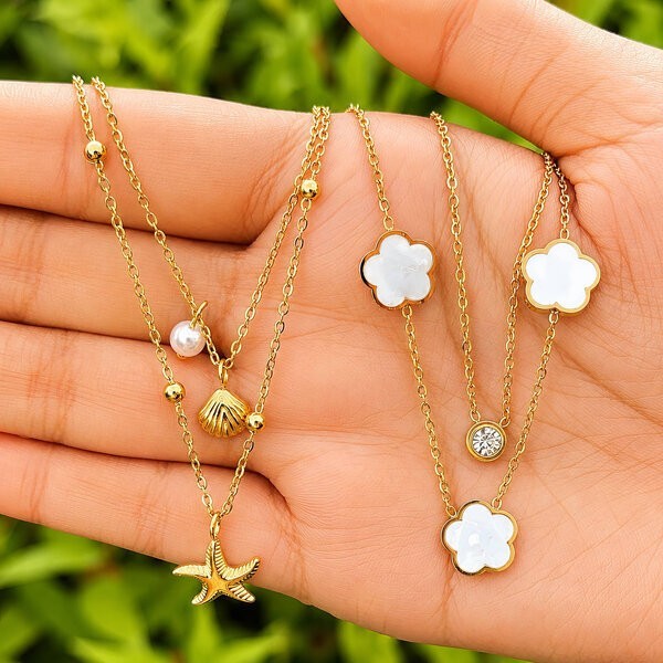 Flower Meadow Necklace 18K Gold Plated Stainless Steel Floral Pendant Waterproof