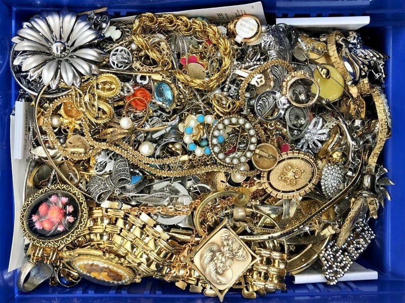 FREE SHIP 3 LBS Huge Lot Jewelry VTG Now Rhinestone Harvest Brooch Art FUN HUNT!