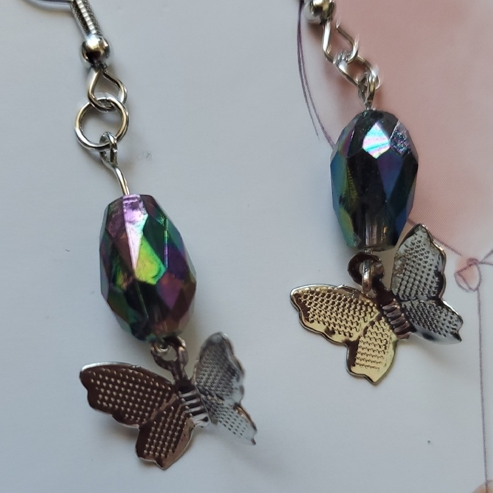 Chic Gold Butterfly Earrings with Iridescent Beads