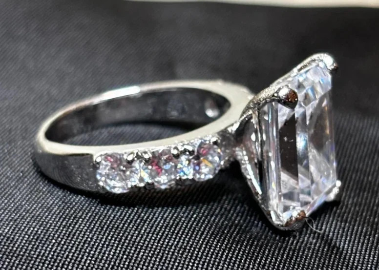 IGI 4.30Ct Emerald VS1 Lab Grown Diamond Solitaire Wedding Ring 14K White Gold