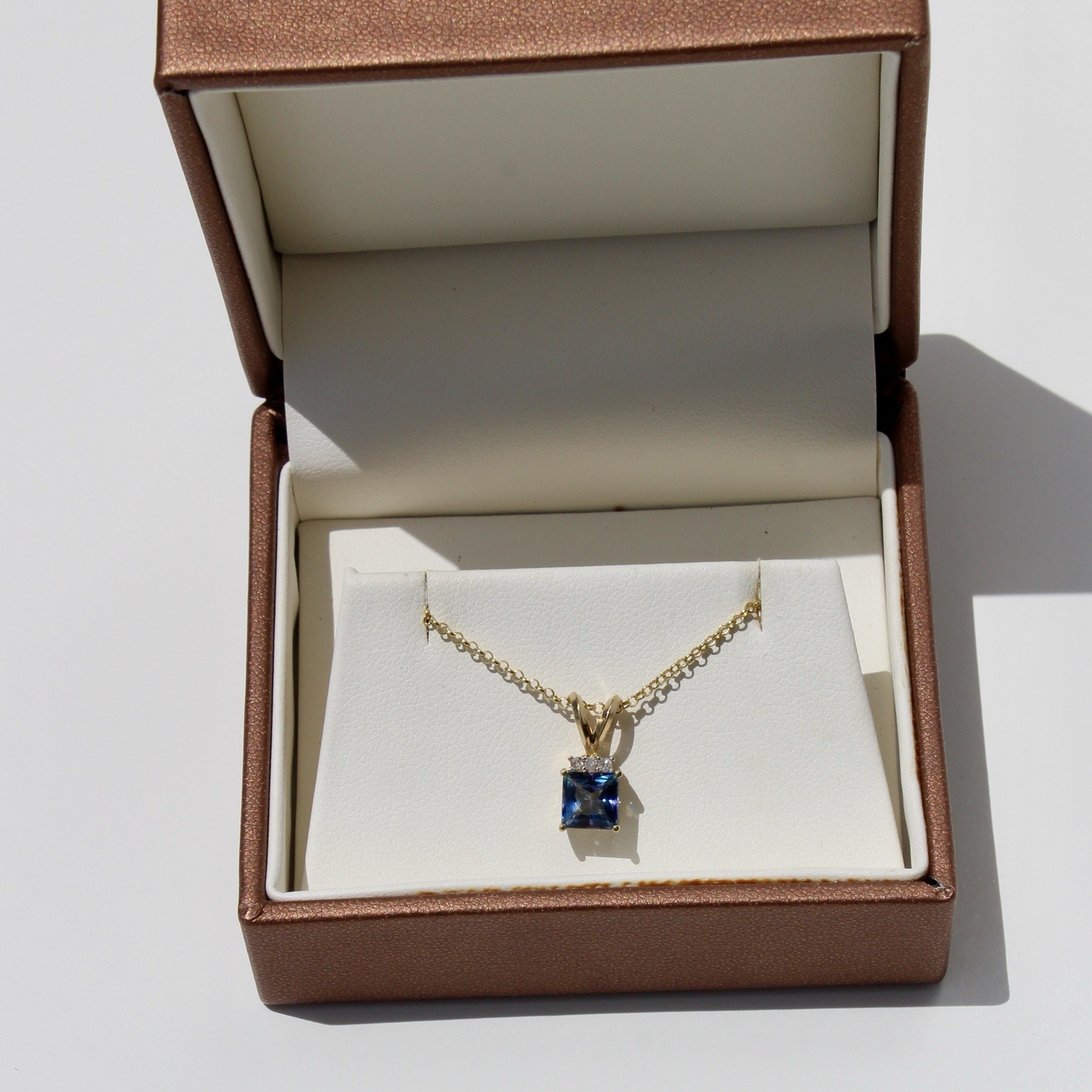 Alexandrite & Diamond Pendant, 1.37 Carats 10K Gold