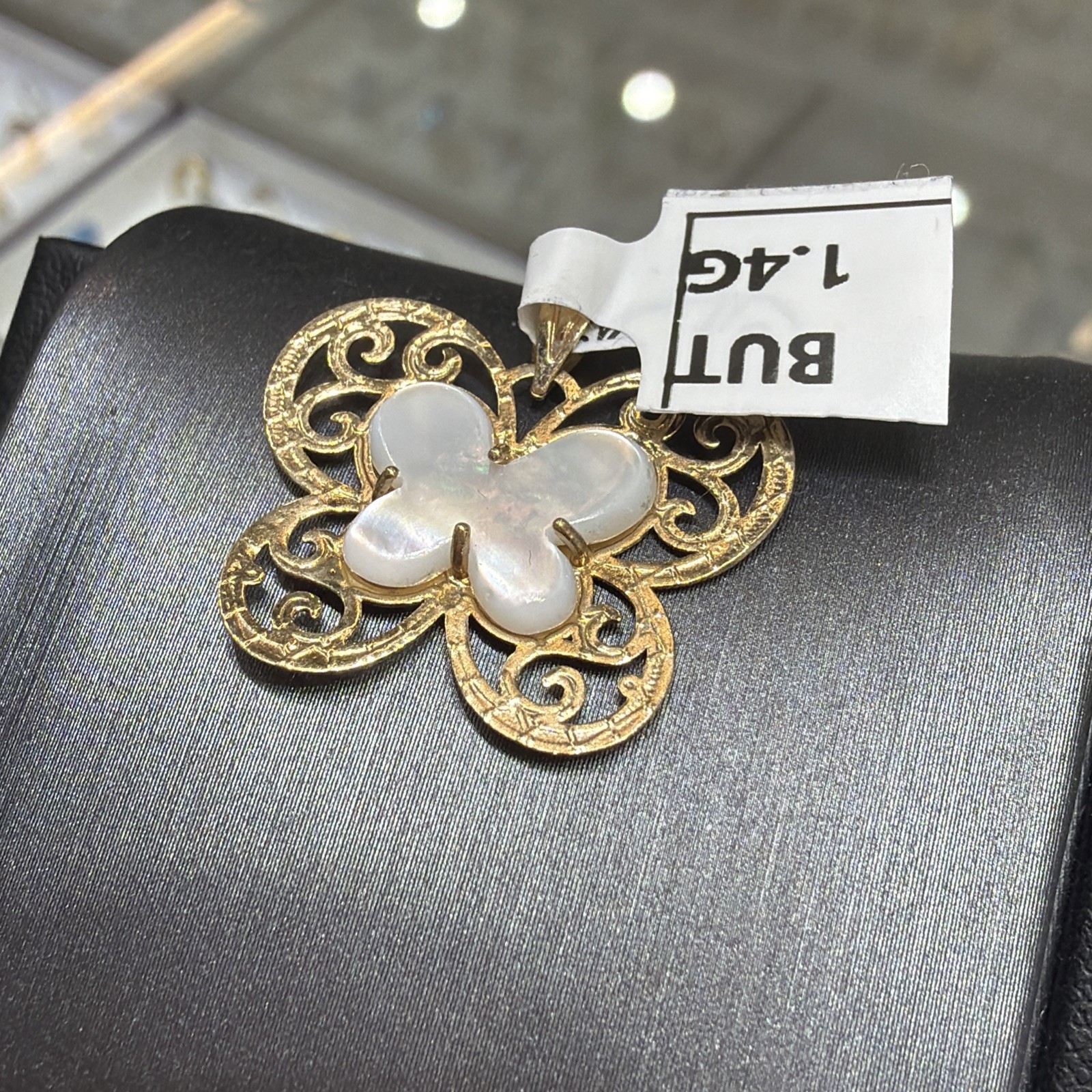 10 K Solid Yellow Gold Butterfly Pendant With Mother Of Pearl Stone