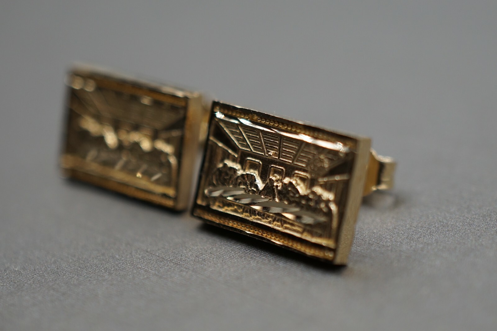 10K Solid Yellow Gold 0.5″ Diamond Cut Rectangle Last Supper Stud Earrings.