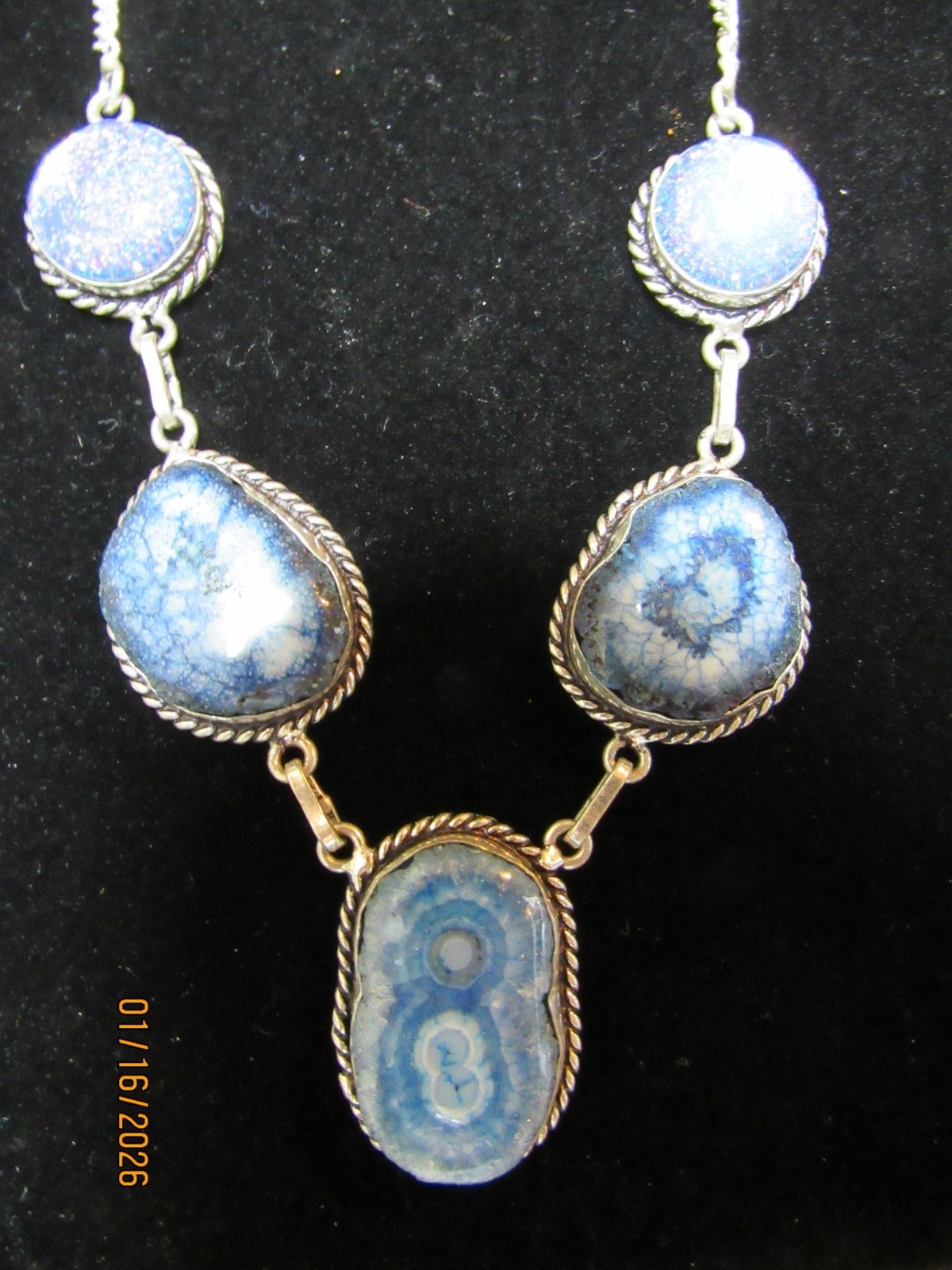 SILVER TONE BLUE DYED AGATE NECKLACE 18″ VGUC
