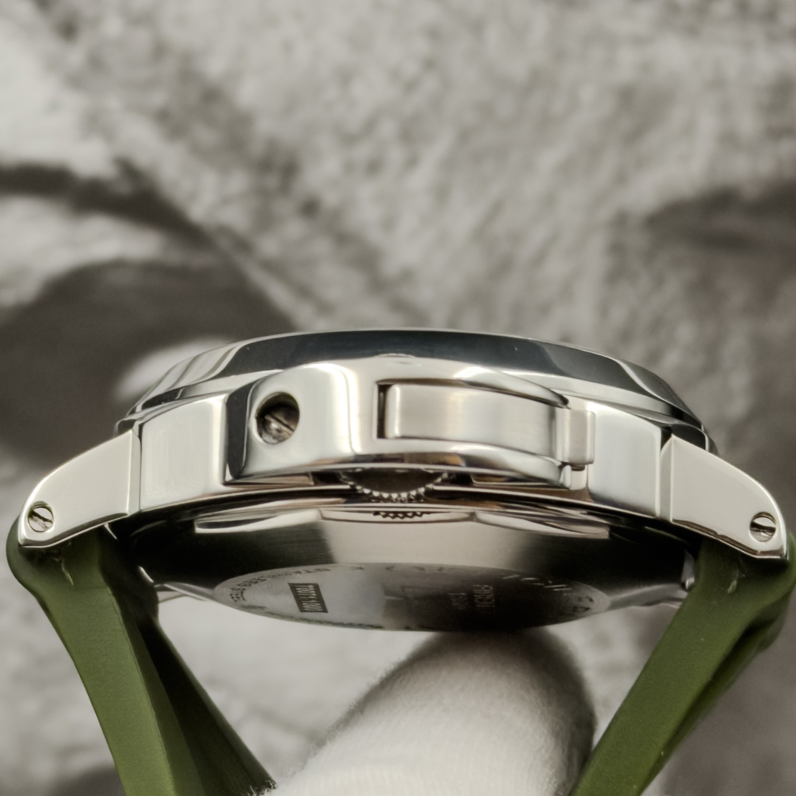 Panerai Luminor GMT PAM01088 | Full Set | Extra OEM Green Rubber Strap